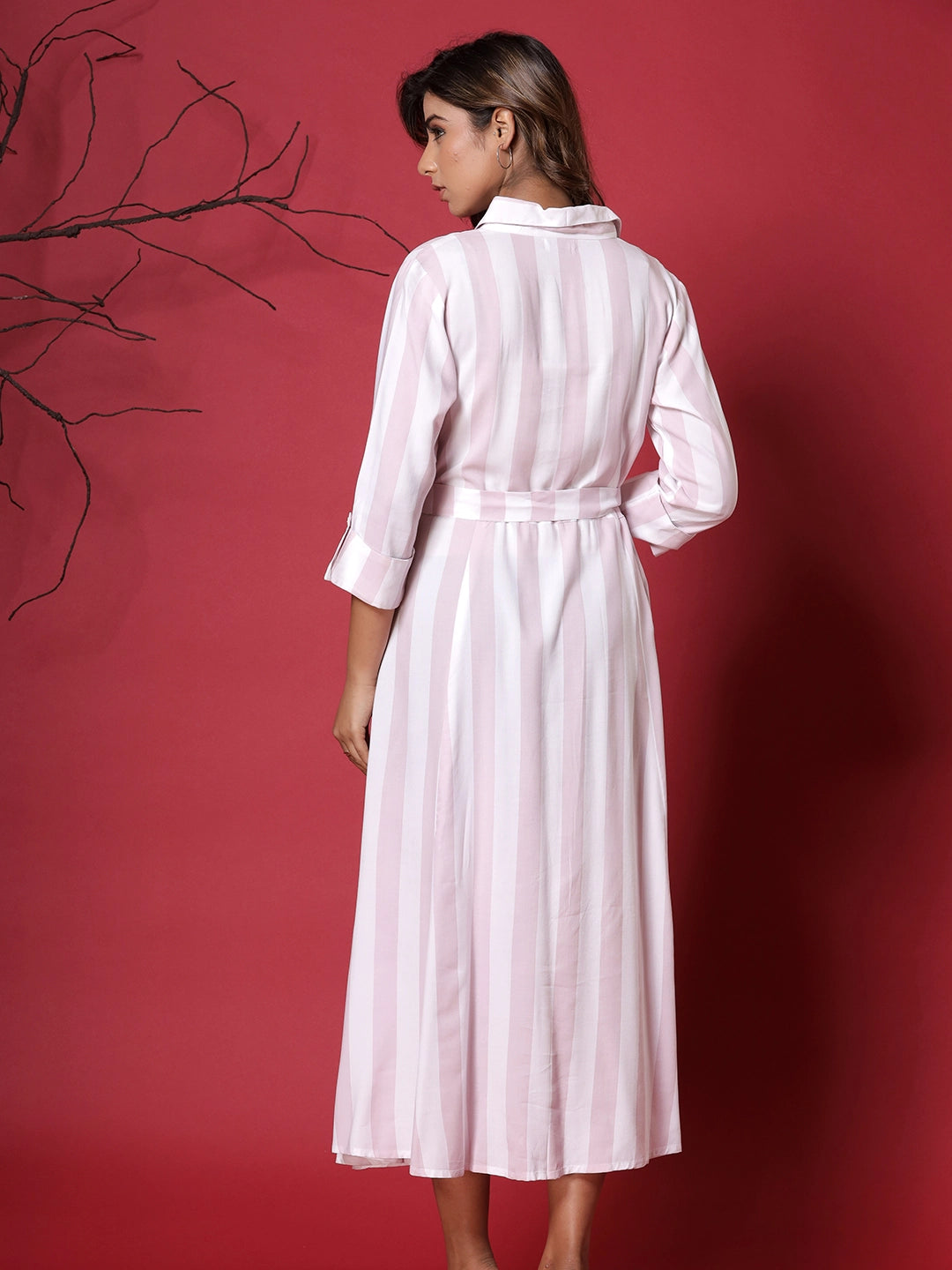 WOMEN'S WHITE COMFORTABLE STRIPED MIDDIE GOWN