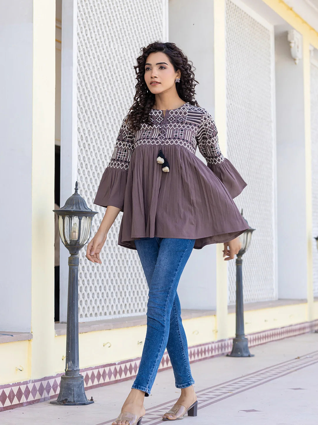 WOMEN'S BROWN CHIC CHARM: CREPE FABRIC TOP