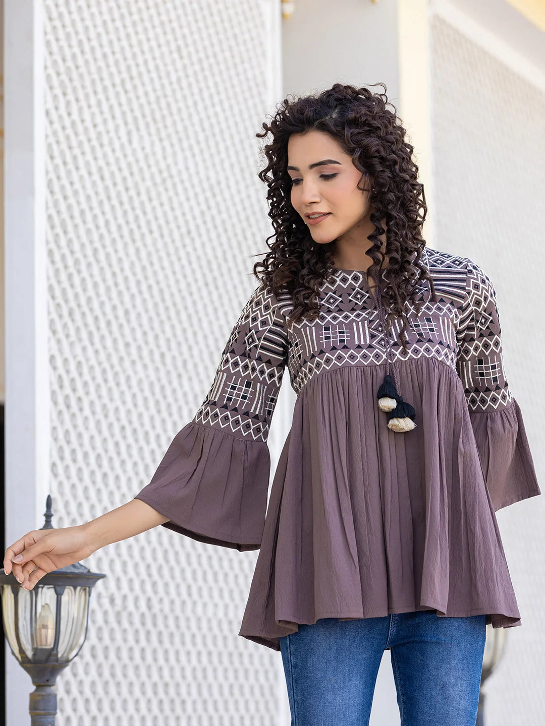 WOMEN'S BROWN CHIC CHARM: CREPE FABRIC TOP