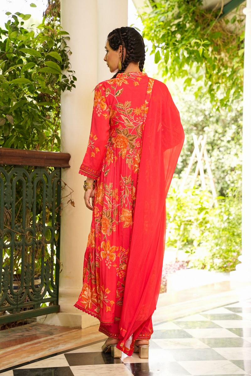 streamlined style kurta ensemble