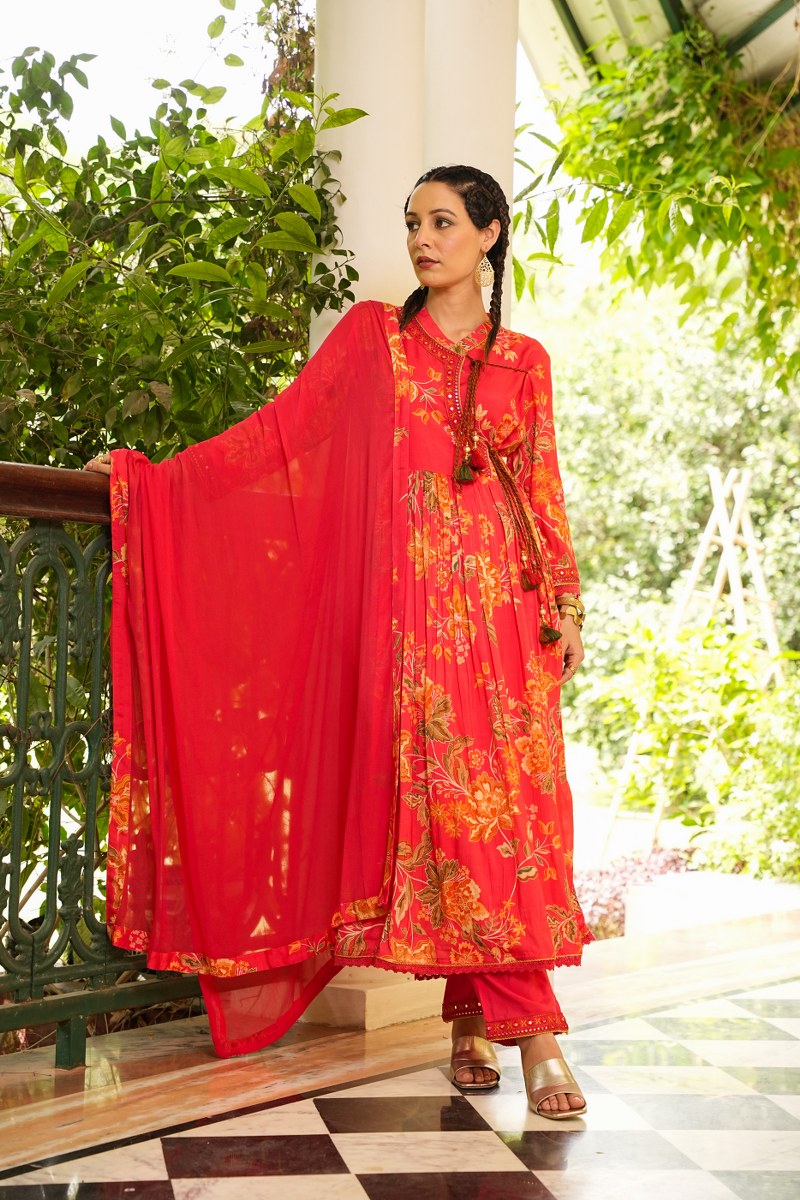 streamlined style kurta ensemble