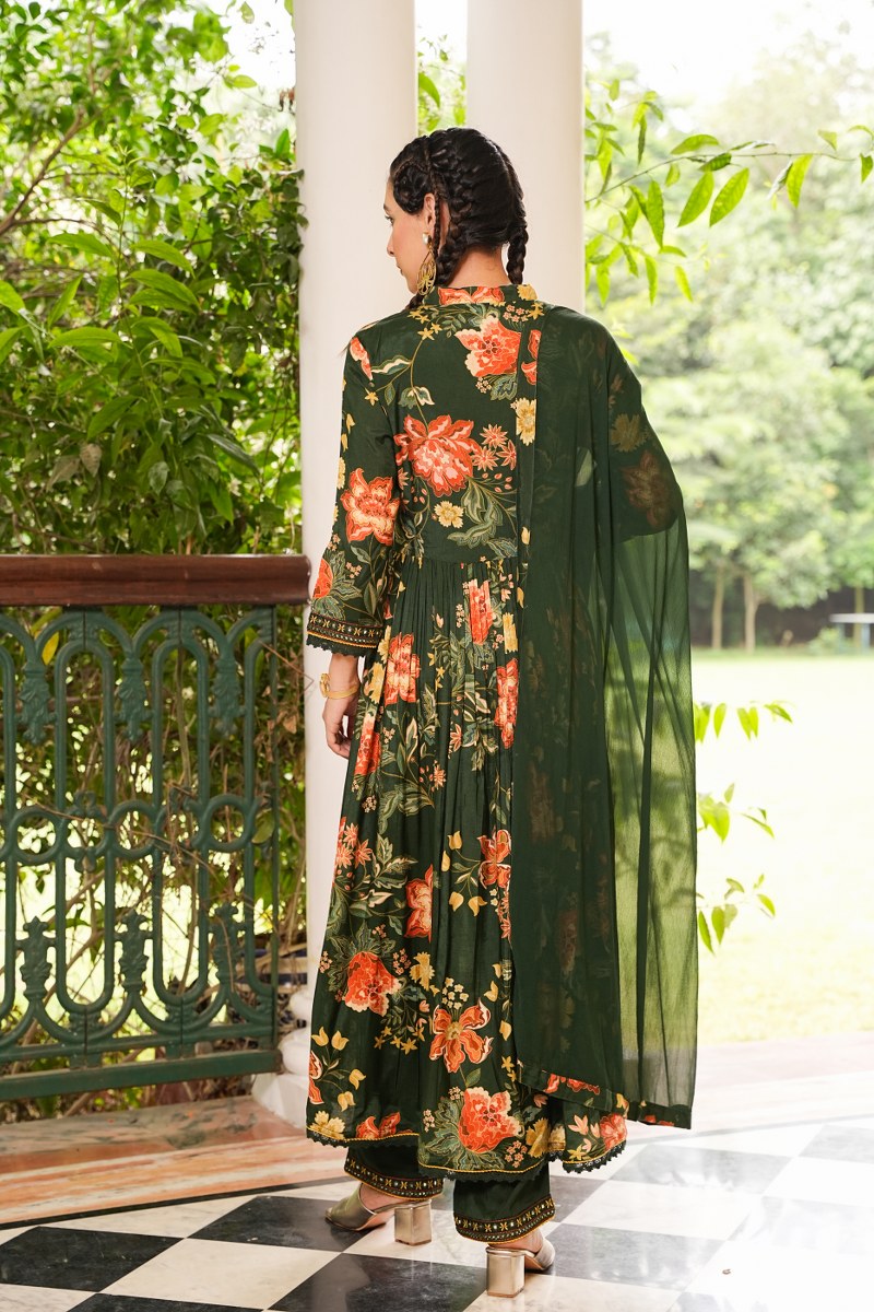 streamlined style kurta ensemble