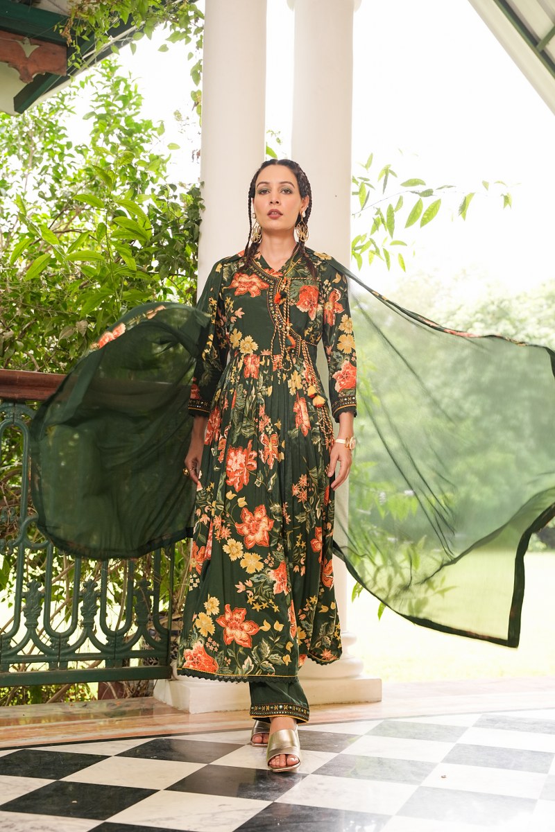 streamlined style kurta ensemble