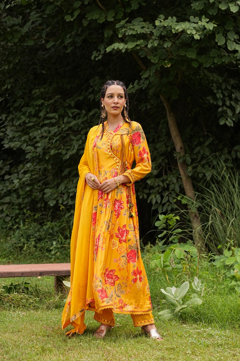 streamlined style kurta ensemble