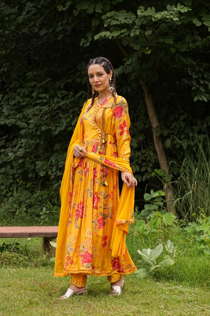 streamlined style kurta ensemble