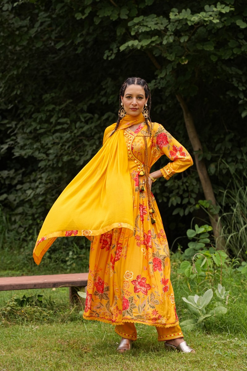 streamlined style kurta ensemble