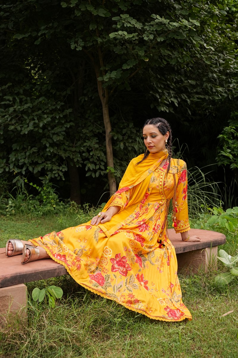 streamlined style kurta ensemble