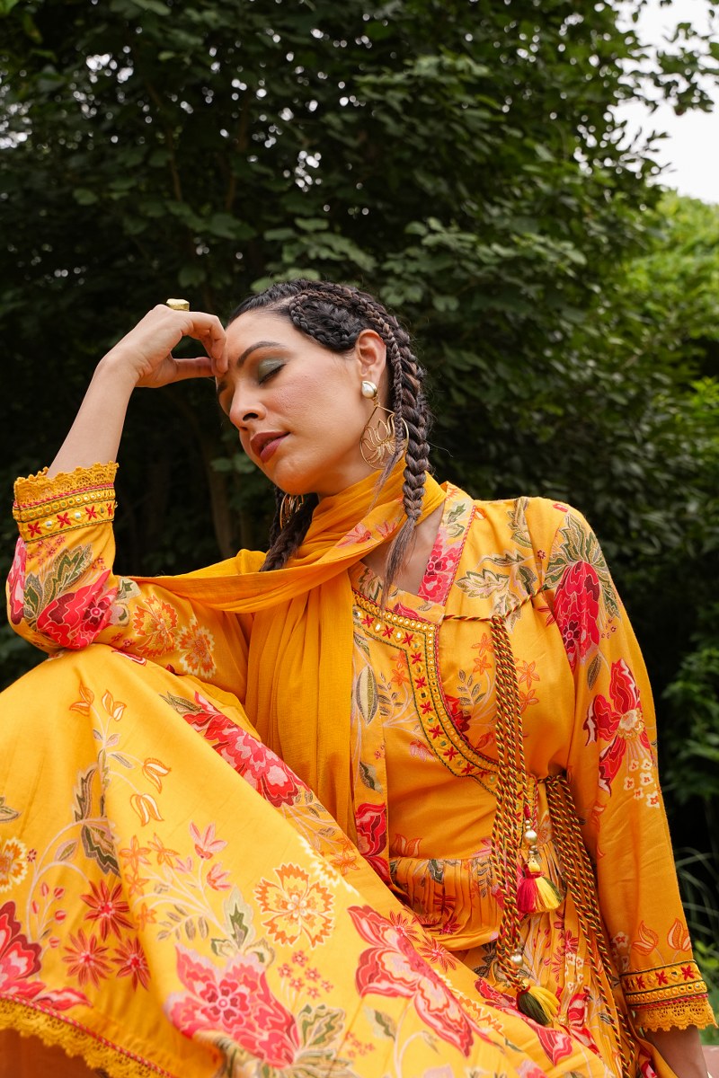 streamlined style kurta ensemble