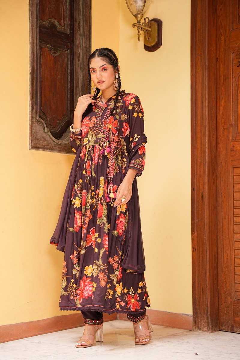 streamlined style kurta ensemble