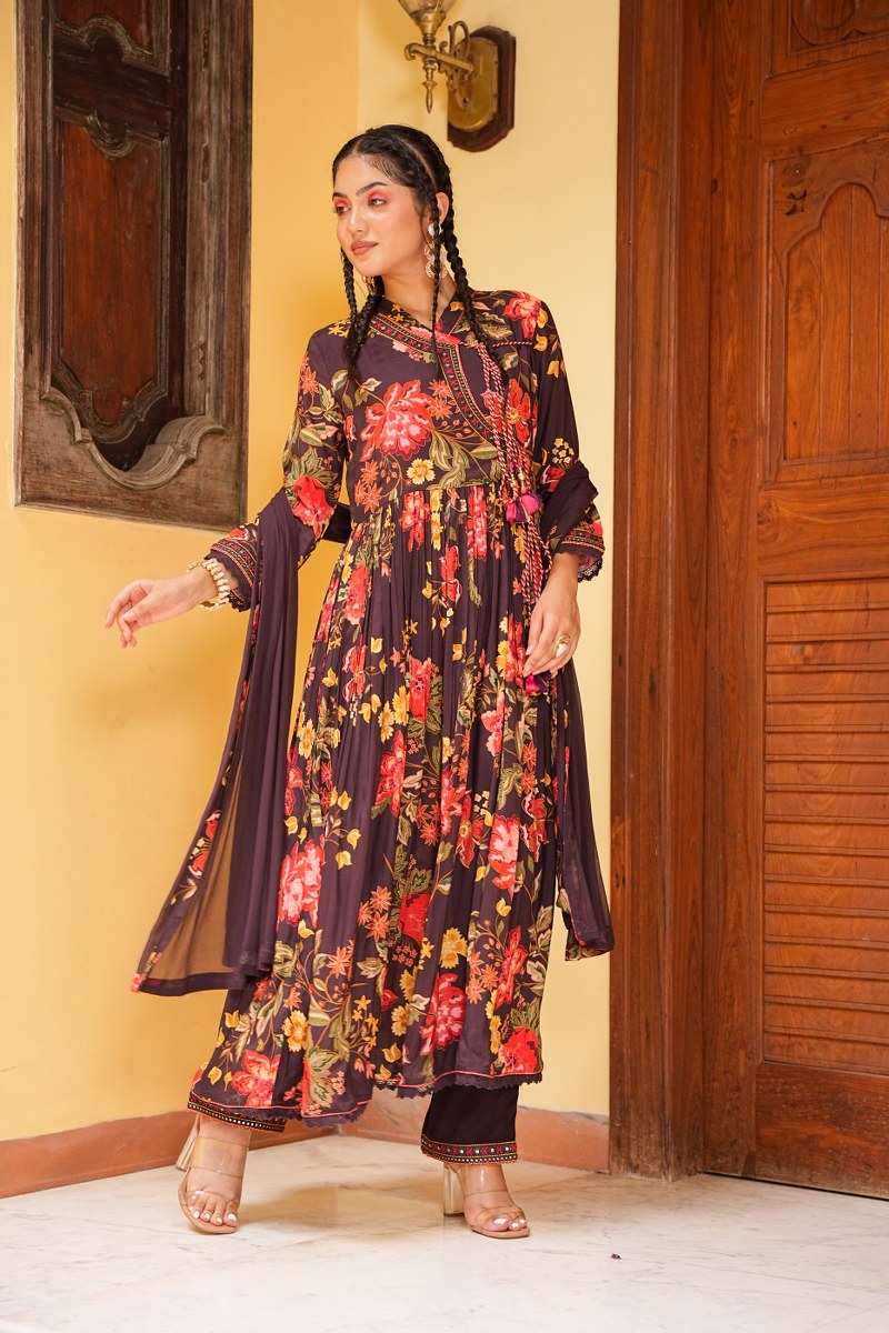 streamlined style kurta ensemble