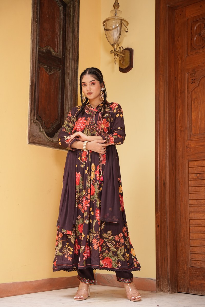 streamlined style kurta ensemble