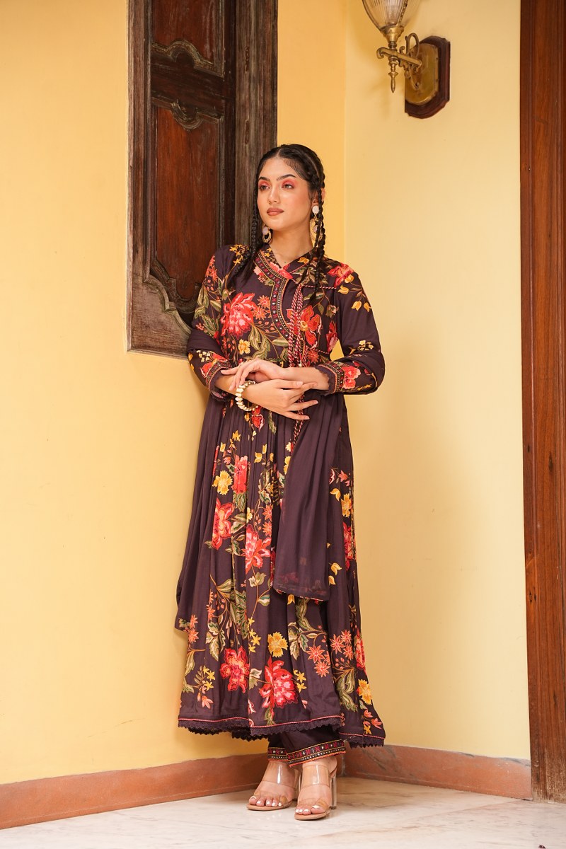 streamlined style kurta ensemble