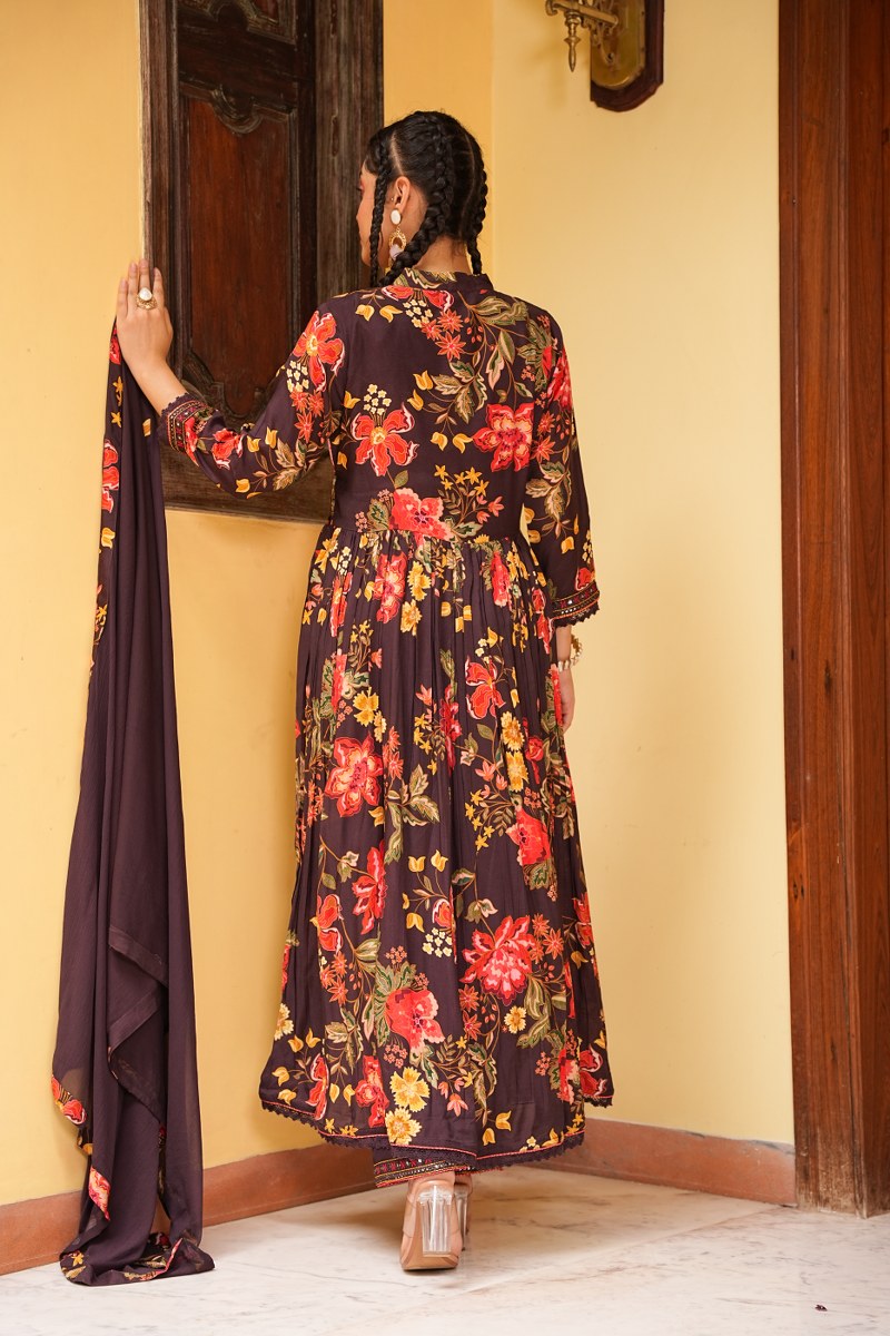 streamlined style kurta ensemble