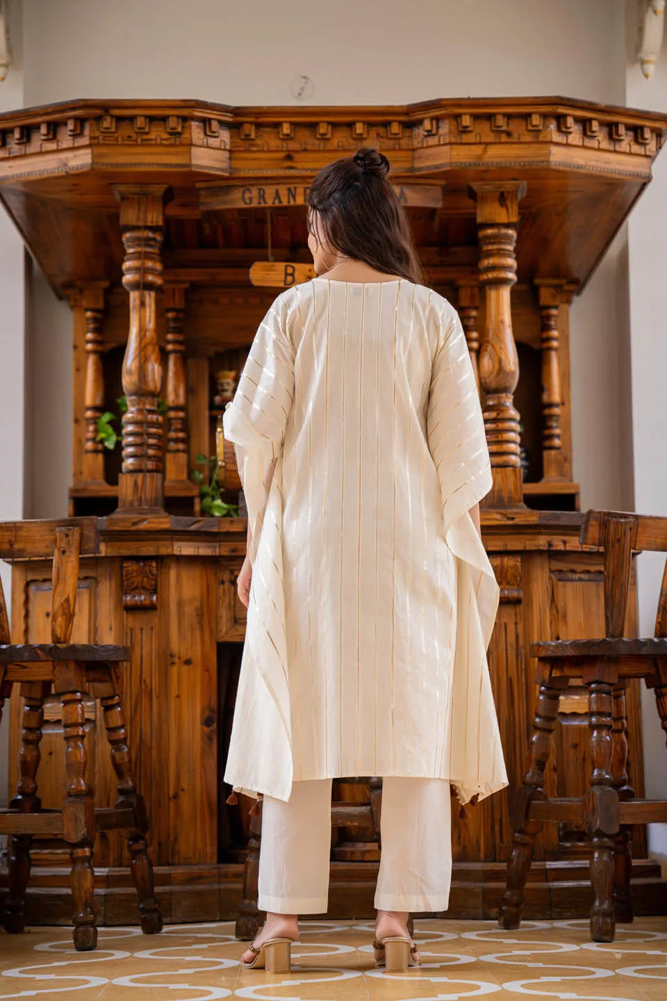 ELEGANT KAFTAN-STYLE TUNIC WITH METALLIC STRIPES & MATCHING NARROW PANTS