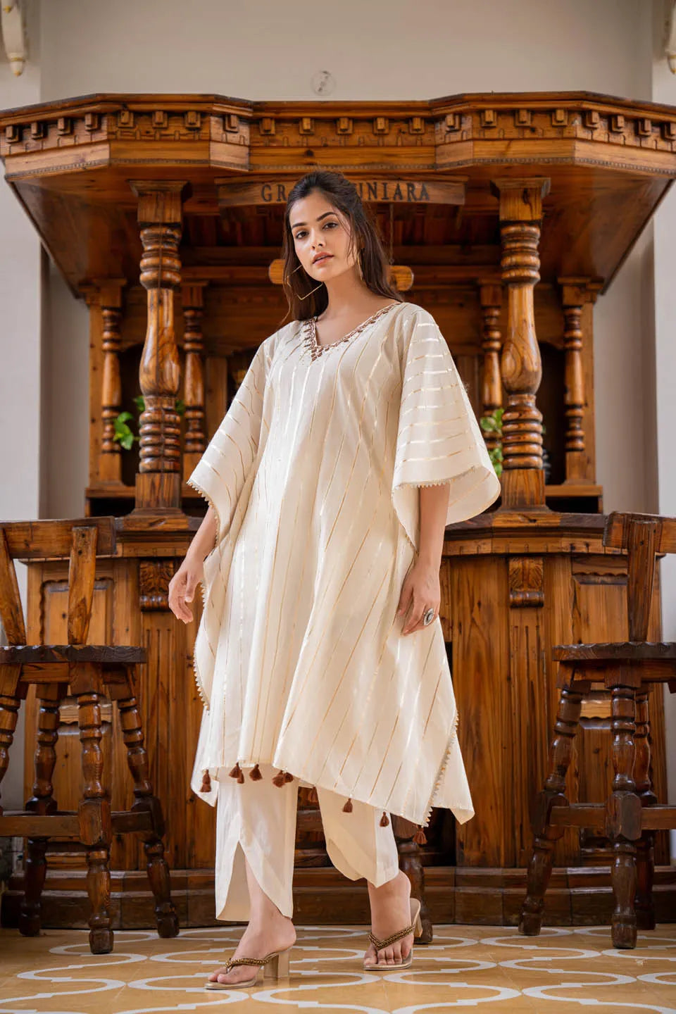 ELEGANT KAFTAN-STYLE TUNIC WITH METALLIC STRIPES & MATCHING NARROW PANTS