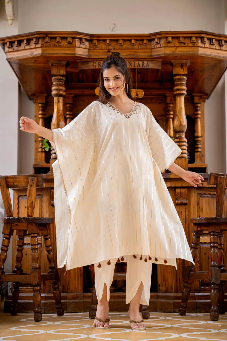 ELEGANT KAFTAN-STYLE TUNIC WITH METALLIC STRIPES & MATCHING NARROW PANTS