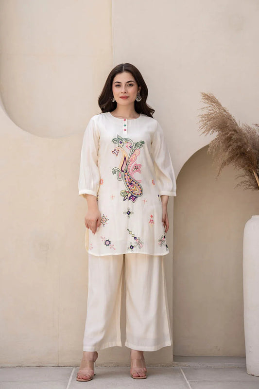 OFF-WHITE STRAIGHT KURTA WITH PAISLEY EMBROIDERY AND GATHERED SLEEVES