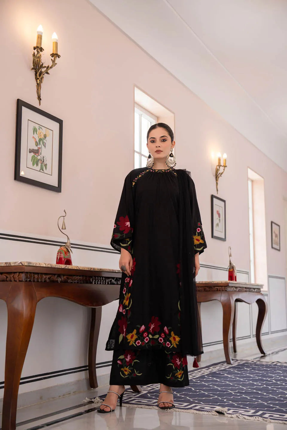 BLACK COTON KURTA SET WITH FLORAL EMBROIDERY AND STRAIGHT PANTS