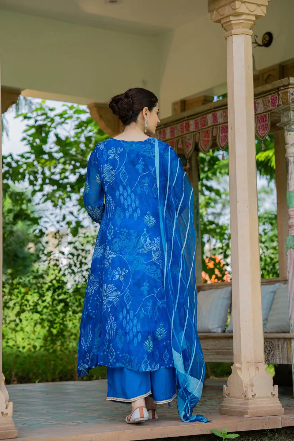 VIBRANT BLUE STRAIGHT KURTA SET WITH EMBROIDERED V-NECK AND FLORAL PAISLEY PRINT