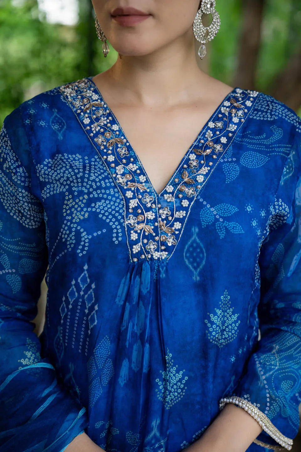 VIBRANT BLUE STRAIGHT KURTA SET WITH EMBROIDERED V-NECK AND FLORAL PAISLEY PRINT