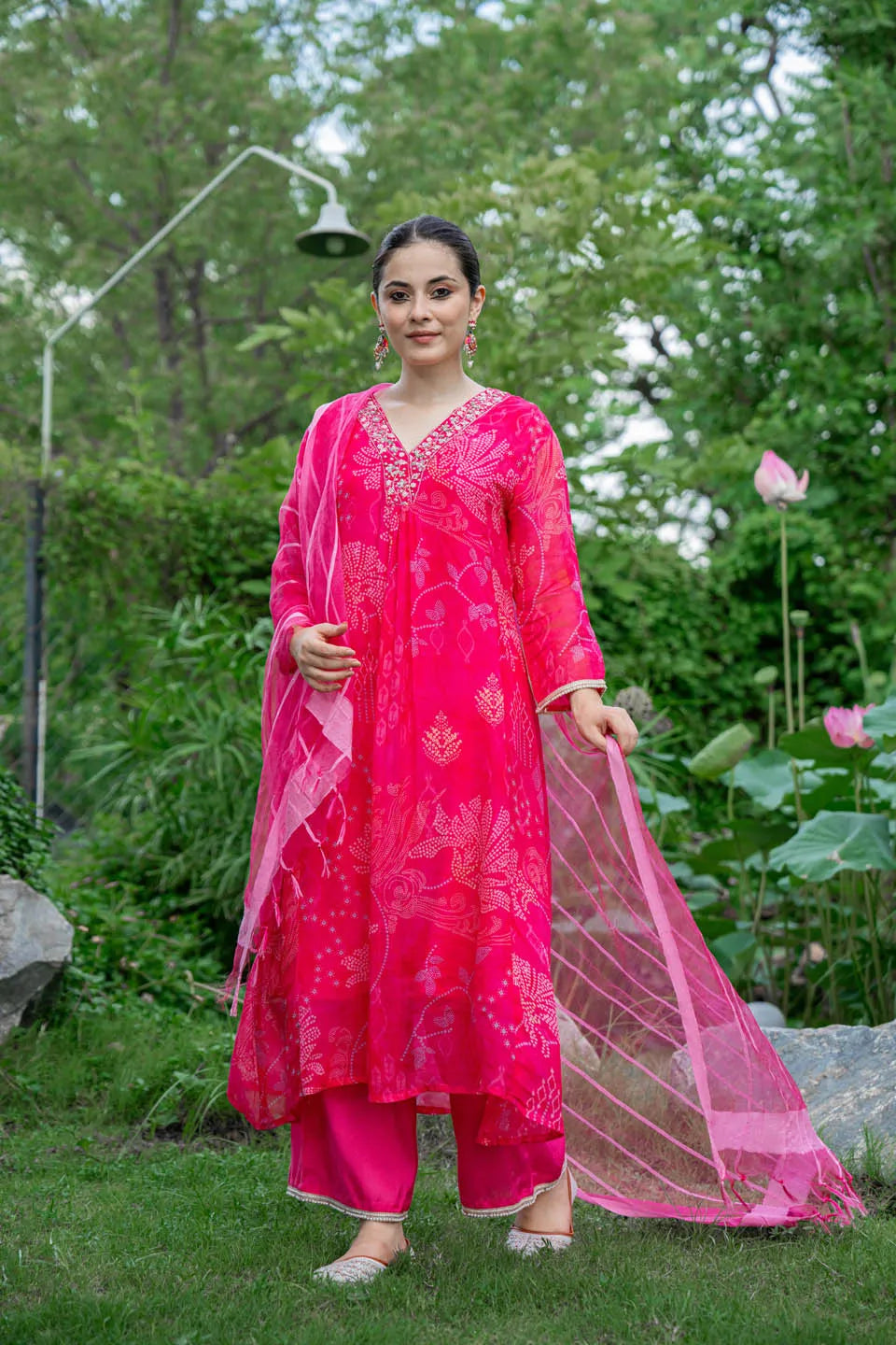 VIBRANT PINK/BLUE STRAIGHT KURTA SET WITH EMBROIDERED V-NECK AND FLORAL PAISLEY PRINT