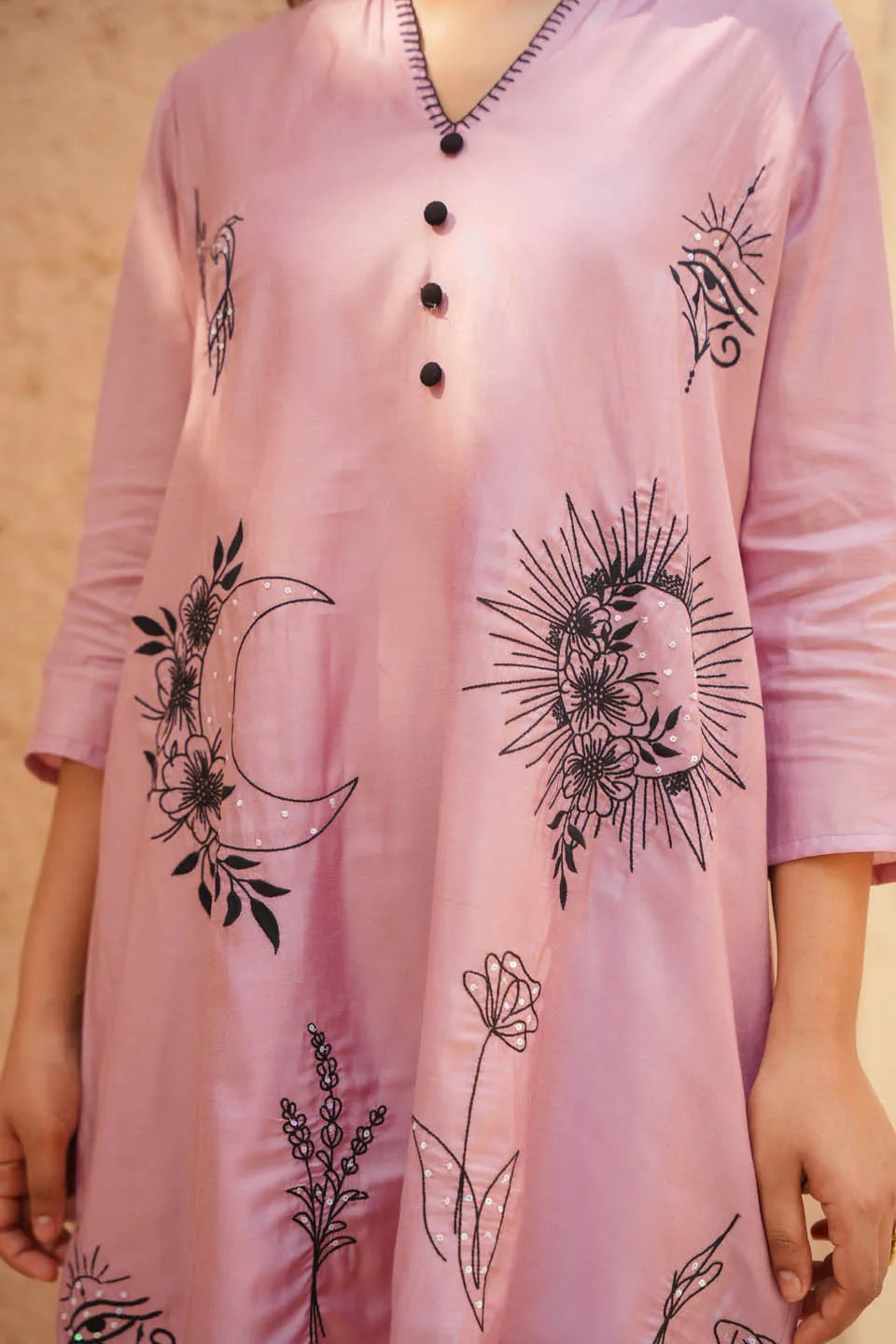 PINK ROMAN SILK STRAIGHT KURTA WITH MINIMALIST FLORAL WORK