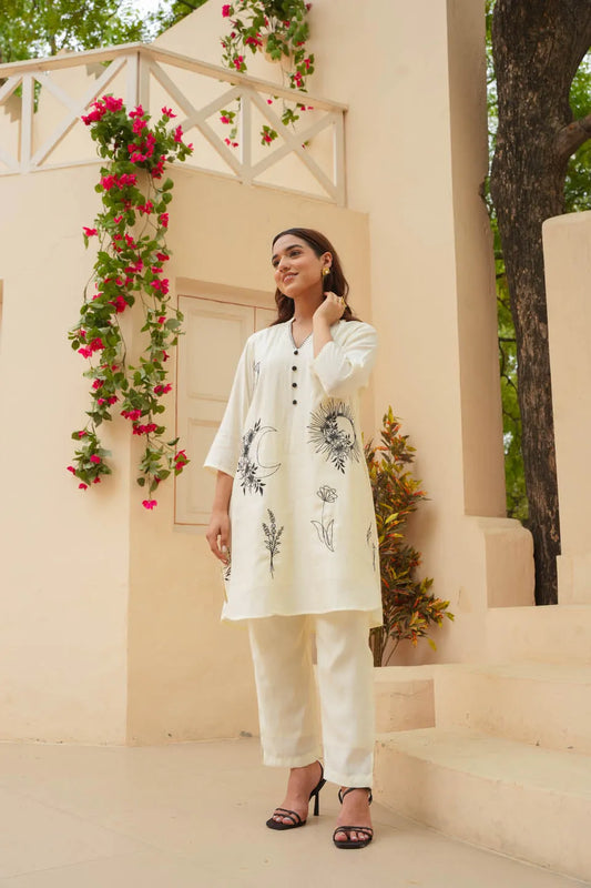 OFF-WHITE COTTON STRAIGHT KURTA WITH MINIMALIST FLORAL WORK