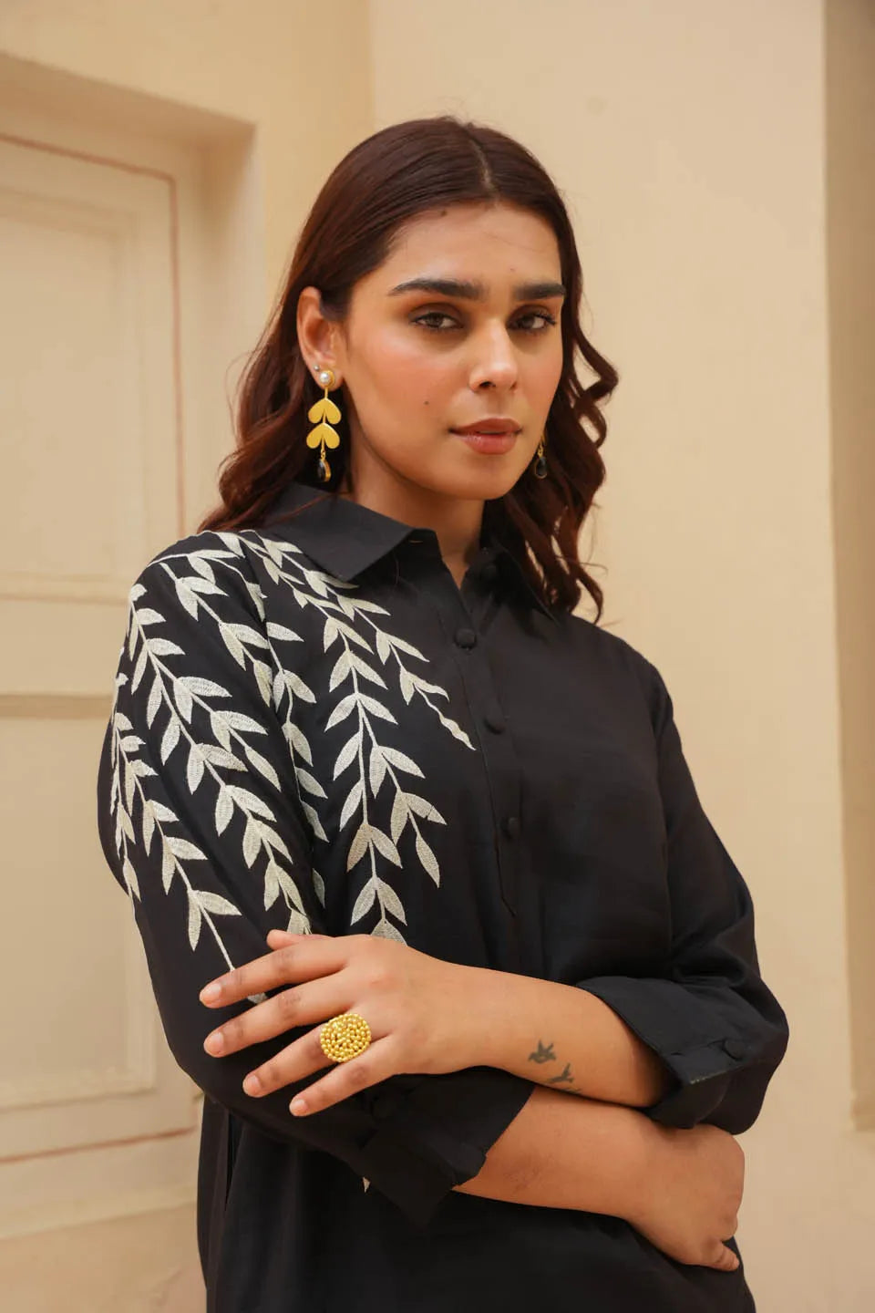 minimalist embroidered straight kurta with collared neck leaf detailing