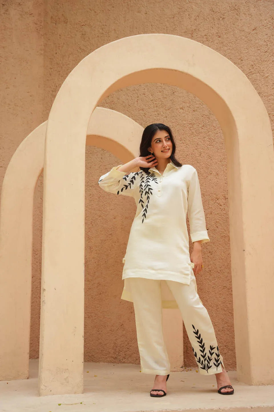 minimalist embroidered straight kurta with collared neck leaf detailing