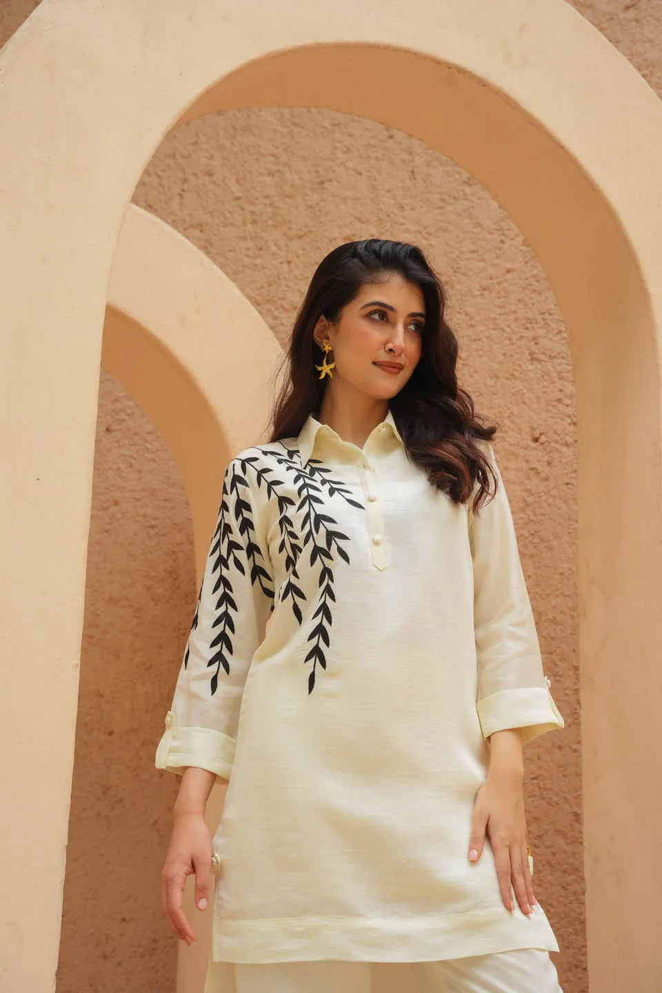 minimalist embroidered straight kurta with collared neck leaf detailing