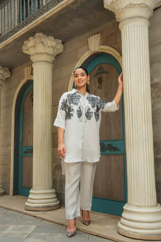 ROMAN SILK EMBROIDERED FLORAL SHIRT WITH 3/4 SLEEVES IN LIGHT GREY