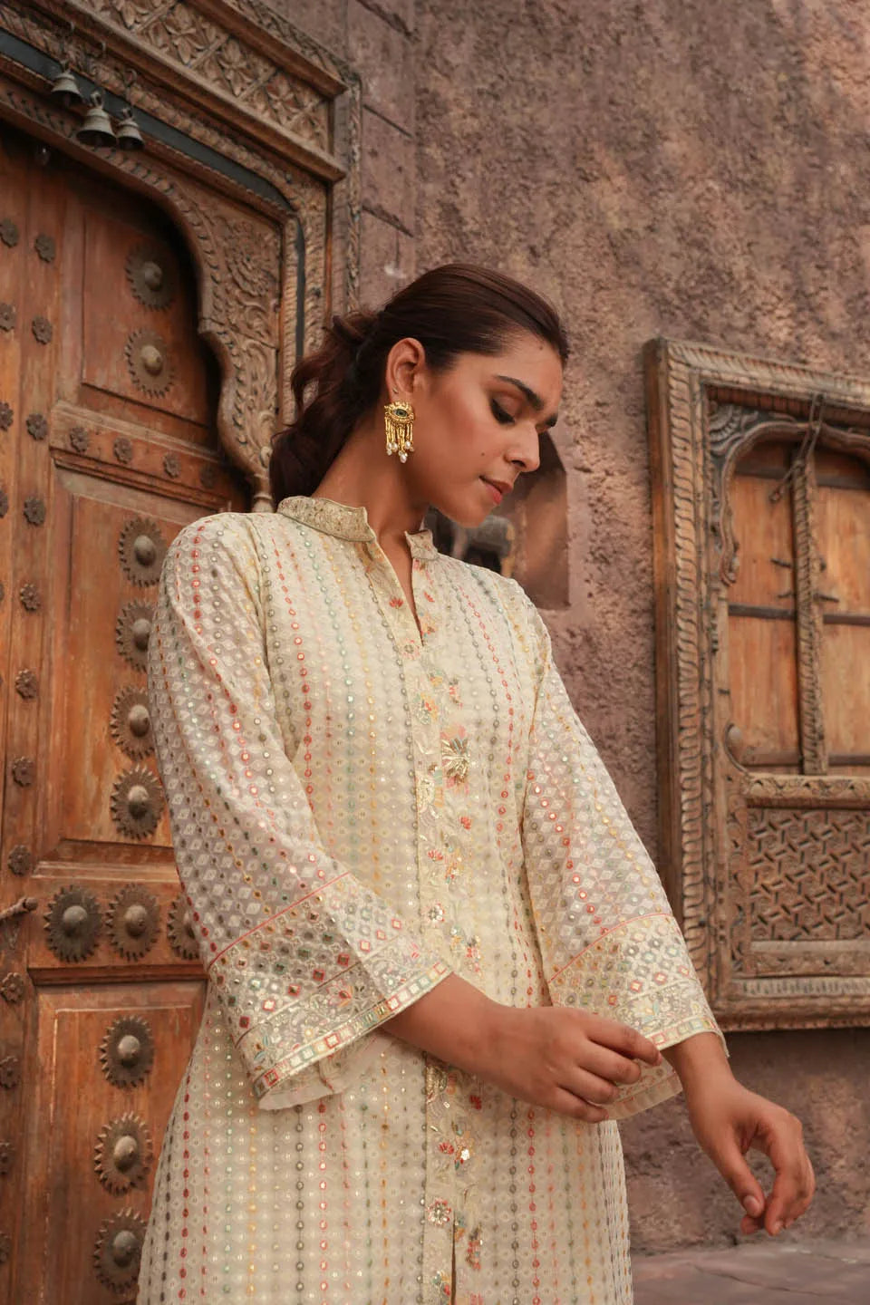 EMBROIDERED PASTEL COORDINATED SET: KNEE-LENGTH TOP WITH MANDARIN COLLAR AND STRAIGHT PANTS