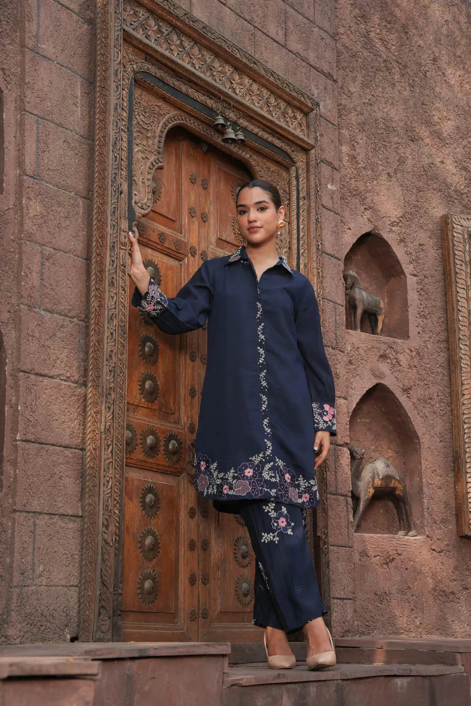 NAVY BLUE FLORAL EMBROIDERED SHIRT COLLAR KURTA WITH STRAIGHT PANTS SET