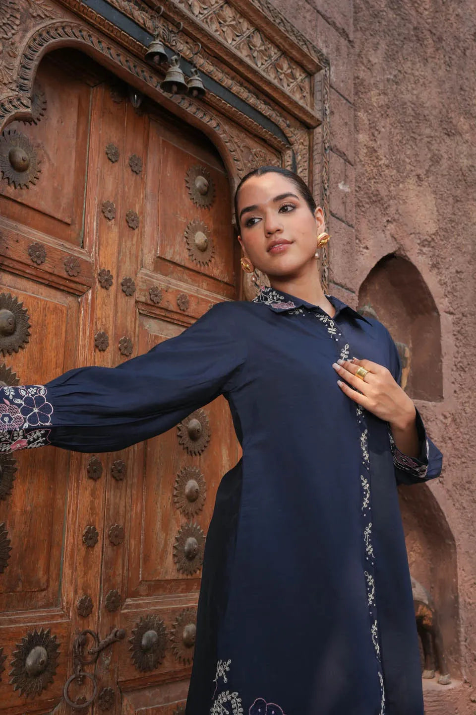 NAVY BLUE FLORAL EMBROIDERED SHIRT COLLAR KURTA WITH STRAIGHT PANTS SET