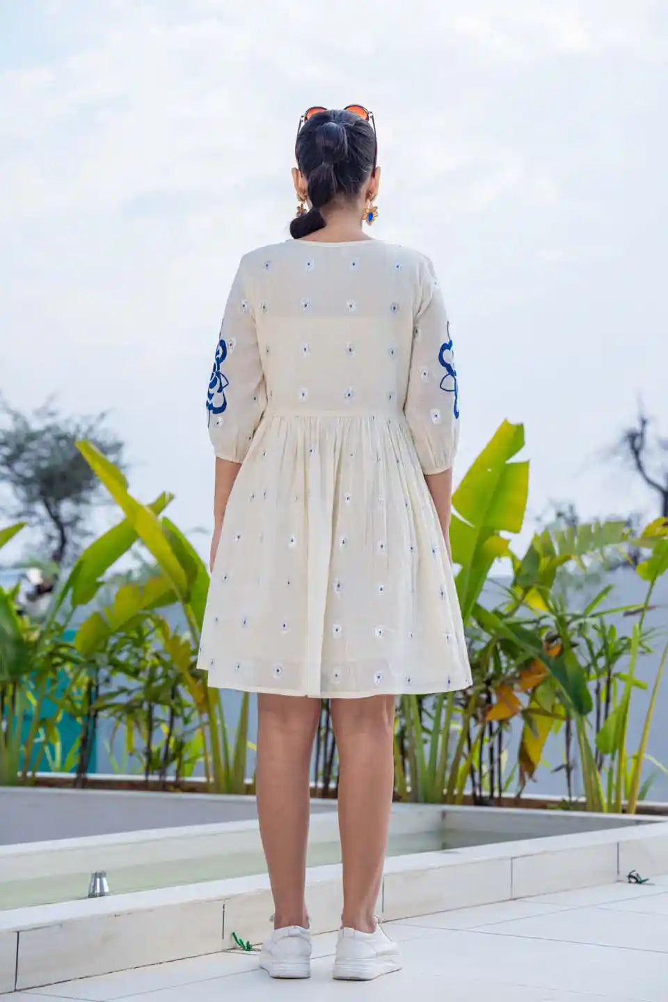 BOHO CHIC EMBROIDERED SHORT DRESS